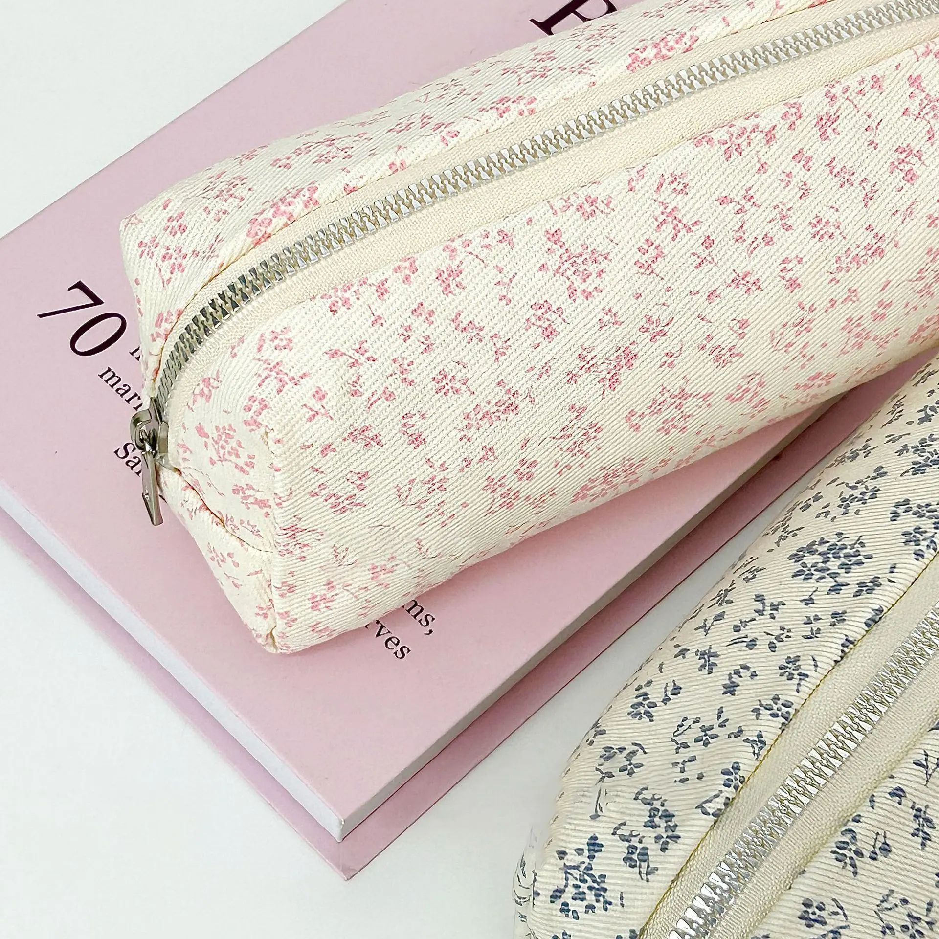New Brand Beauty Ins Simple Pink Floral Pen Bag Cute And Fresh Canvas Stationery Large Capacity Storage Bag Make Up Accessories