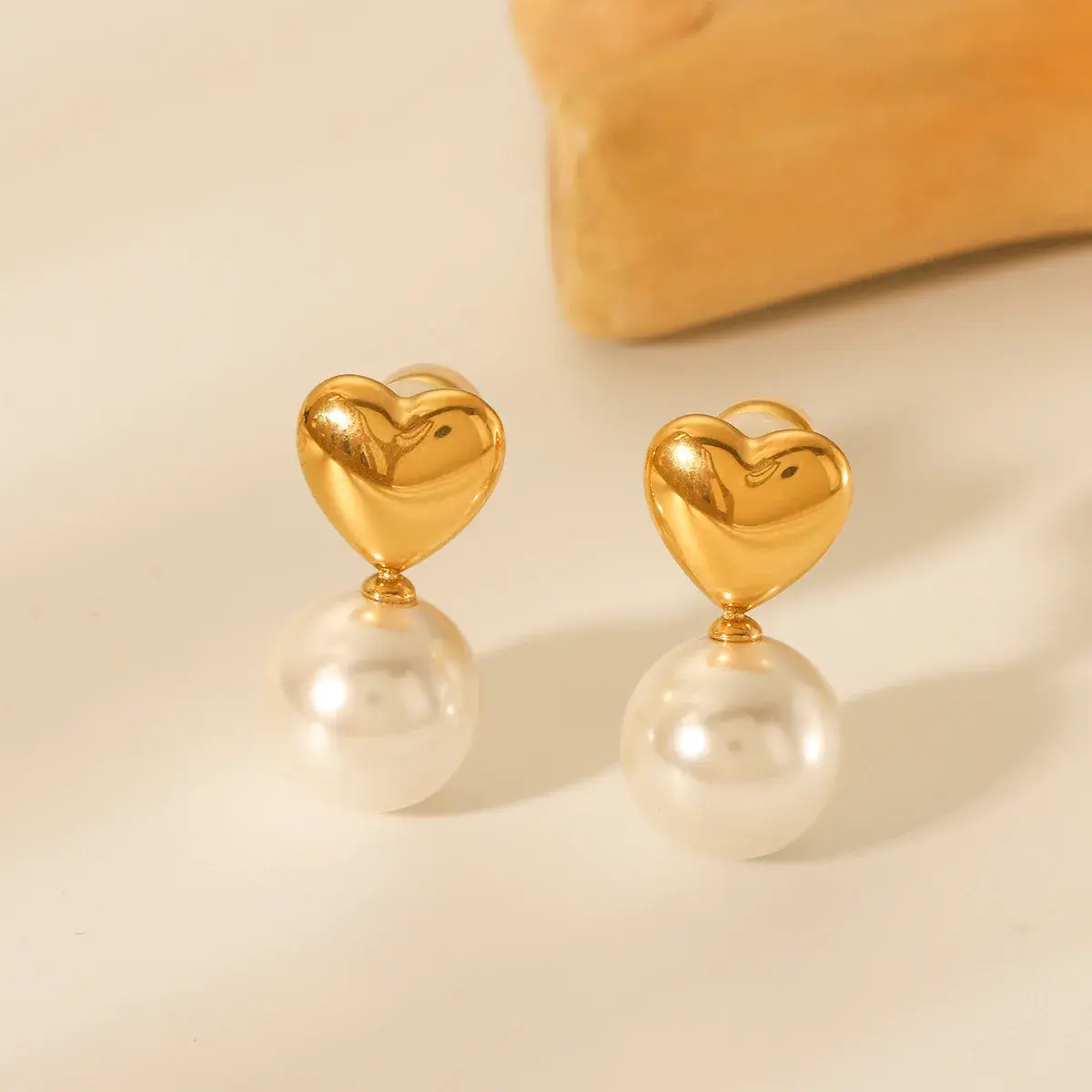 Elegant High-End Stainless Steel Pearl Heart Shaped Earrings Women's Light Luxury Cross Border Specialty Titanium Steel Ear Deco