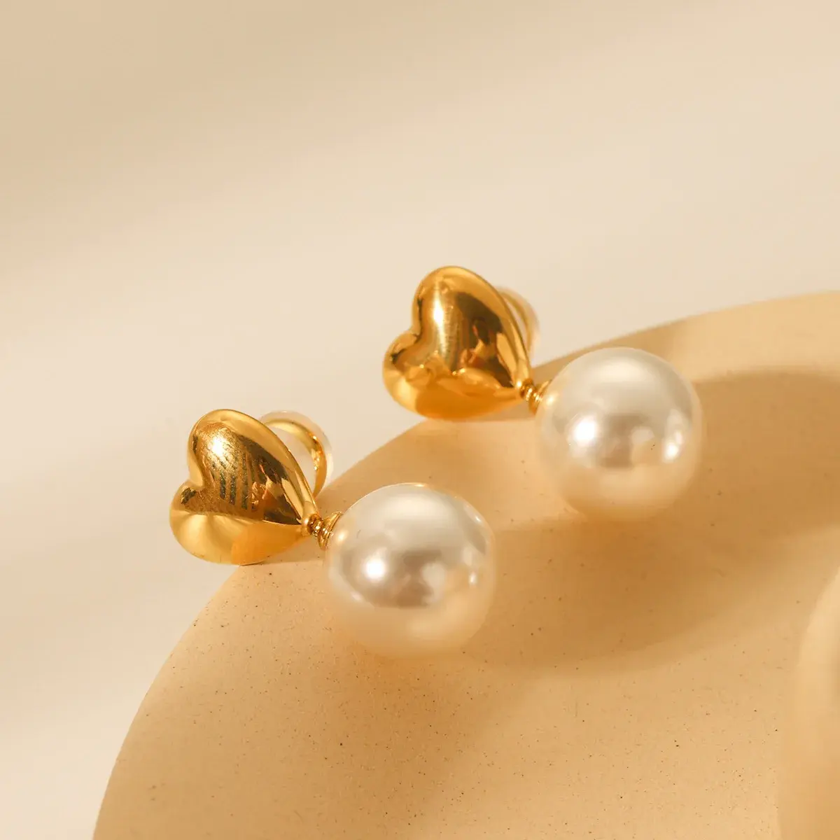 Elegant High-End Stainless Steel Pearl Heart Shaped Earrings Women's Light Luxury Cross Border Specialty Titanium Steel Ear Deco