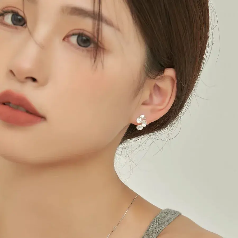2024 Trendy Wave Texture Simple Small Earrings Women's No Ear Hole Mosquito Coil Ear Clip Fashionable Versatile Jewelry