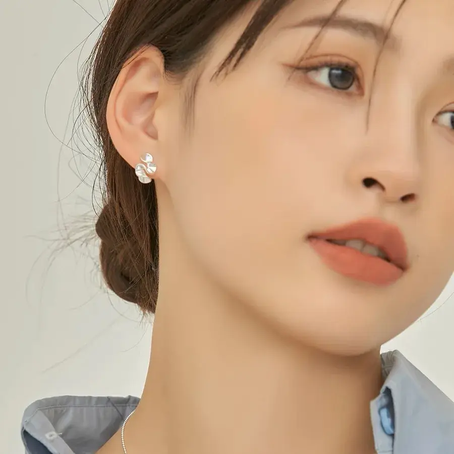 2024 Trendy Wave Texture Simple Small Earrings Women's No Ear Hole Mosquito Coil Ear Clip Fashionable Versatile Jewelry