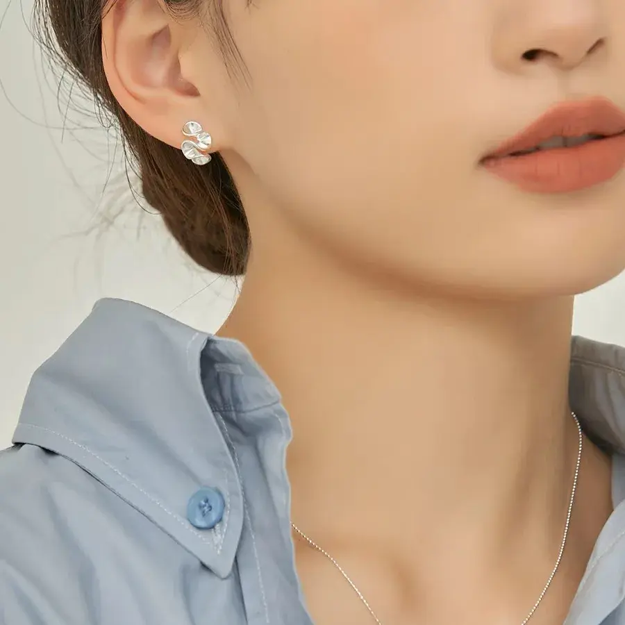 2024 Trendy Wave Texture Simple Small Earrings Women's No Ear Hole Mosquito Coil Ear Clip Fashionable Versatile Jewelry