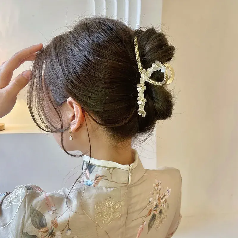 Korean Dongdaemun Flower Shiny Diamond Hair Clip Elegant Tail Hair Claw Shark Clamp Back of Head Hair Accessory Hair Card