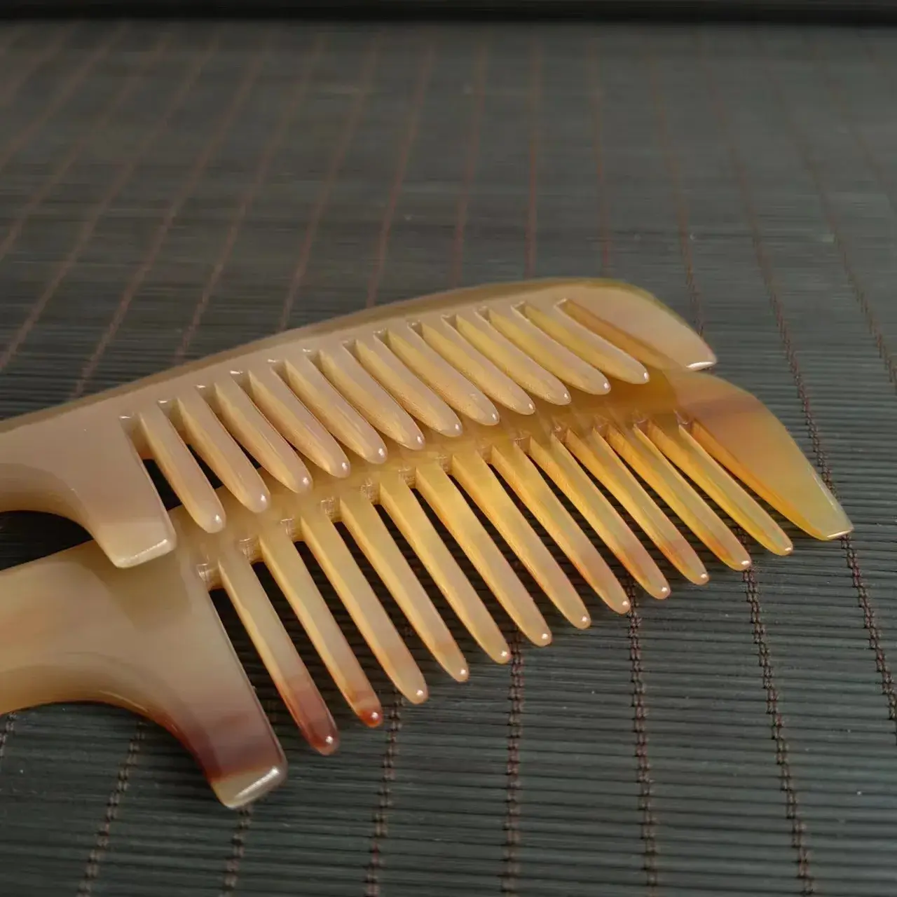 Authentic White Buffalo Horn Comb Professional Wide Tooth Anti-Static Head Massage Comb For Hair Salon Use Black People Hair Wig
