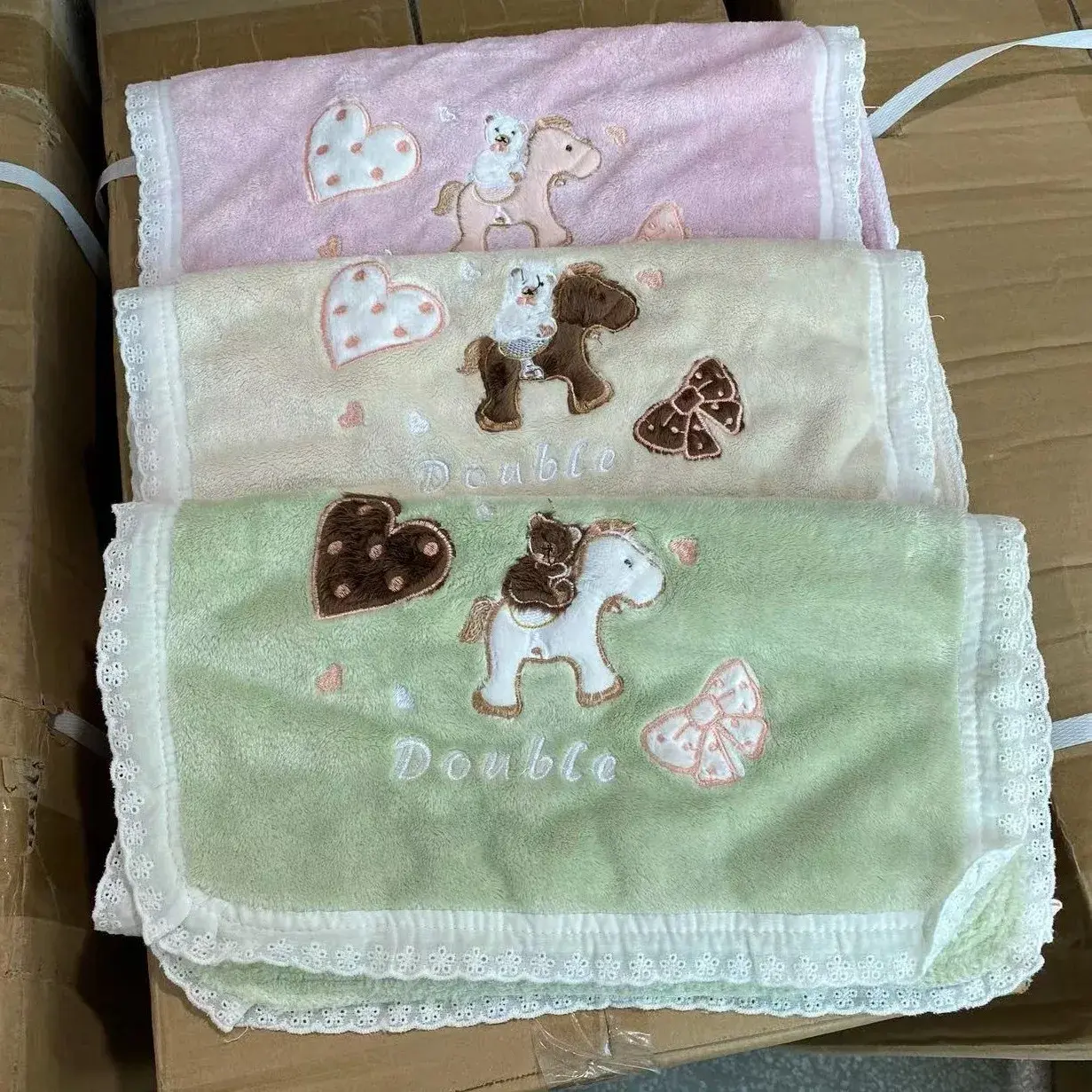 New Arrival Women's Cutelace Embroidery Towel Quick Drying Coral Fleece Towel For Dormitory Hair Washing And Face Wiping