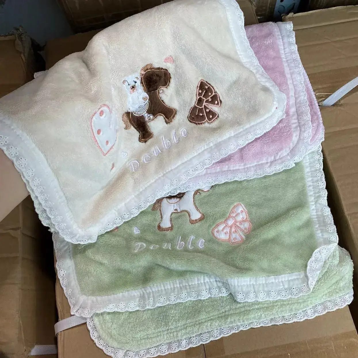 New Arrival Women's Cutelace Embroidery Towel Quick Drying Coral Fleece Towel For Dormitory Hair Washing And Face Wiping
