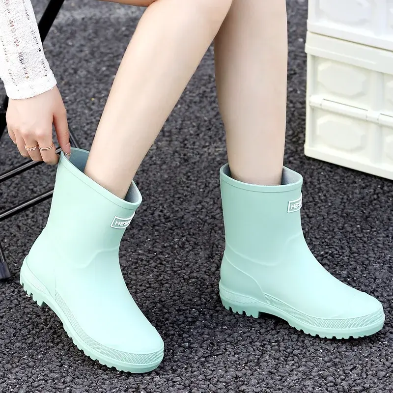 Fashionable Short Women's Rain Boots Winter Cotton Padded Anti-Slip Kitchen Gumboots PVC Material Adult Slip-On Solid Color