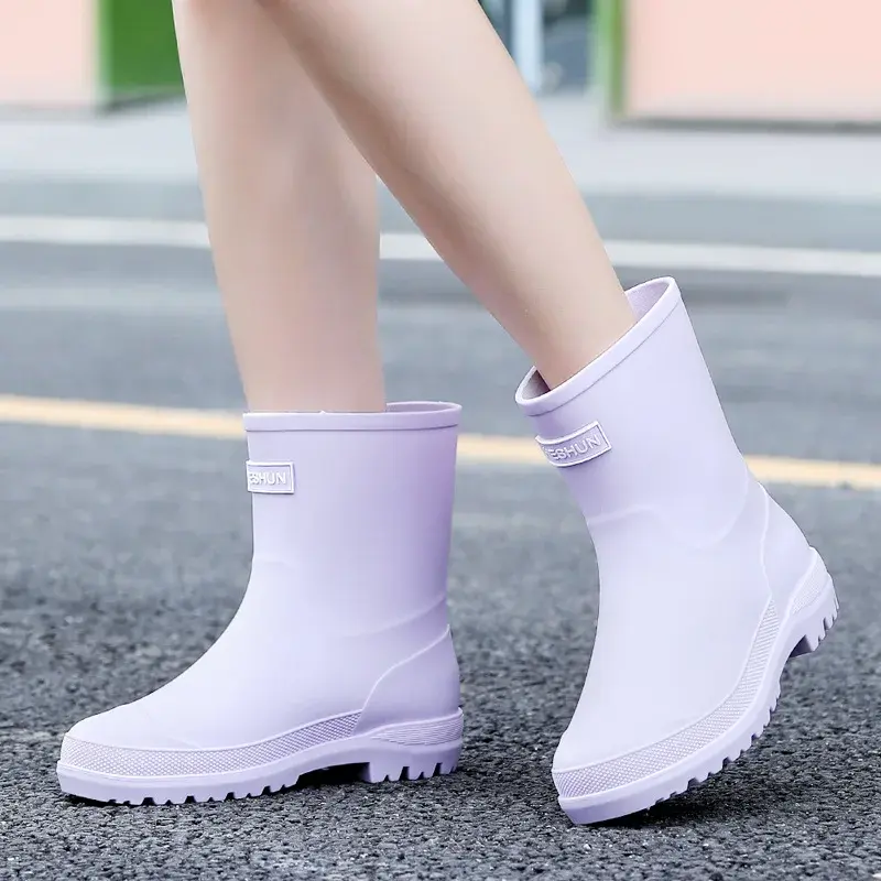 Fashionable Short Women's Rain Boots Winter Cotton Padded Anti-Slip Kitchen Gumboots PVC Material Adult Slip-On Solid Color