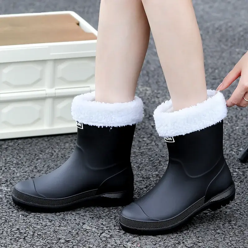 Fashionable Short Women's Rain Boots Winter Cotton Padded Anti-Slip Kitchen Gumboots PVC Material Adult Slip-On Solid Color