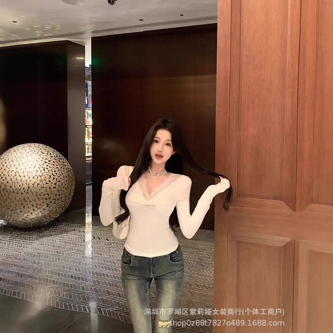 Sexy Low Cut V-Neck Top Women's Autumn/Winter Lace Long Sleeve T-Shirt Fashionable Threaded Screw Wool Fabric Interior