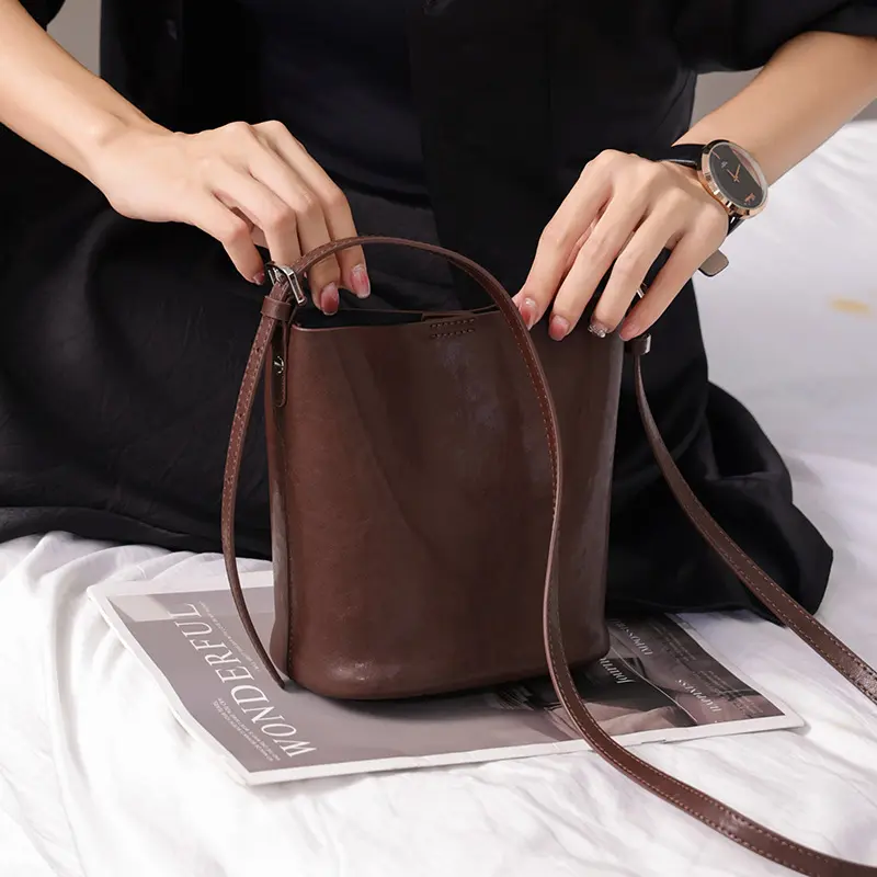 Fashionable Versatile Women's Cow Leather Bucket Bag New Vintage Trendy Shoulder Crossbody Bag For Autumn/Winter 2024