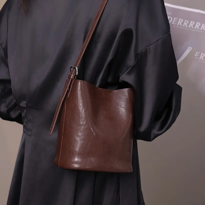 Fashionable Versatile Women's Cow Leather Bucket Bag New Vintage Trendy Shoulder Crossbody Bag For Autumn/Winter 2024