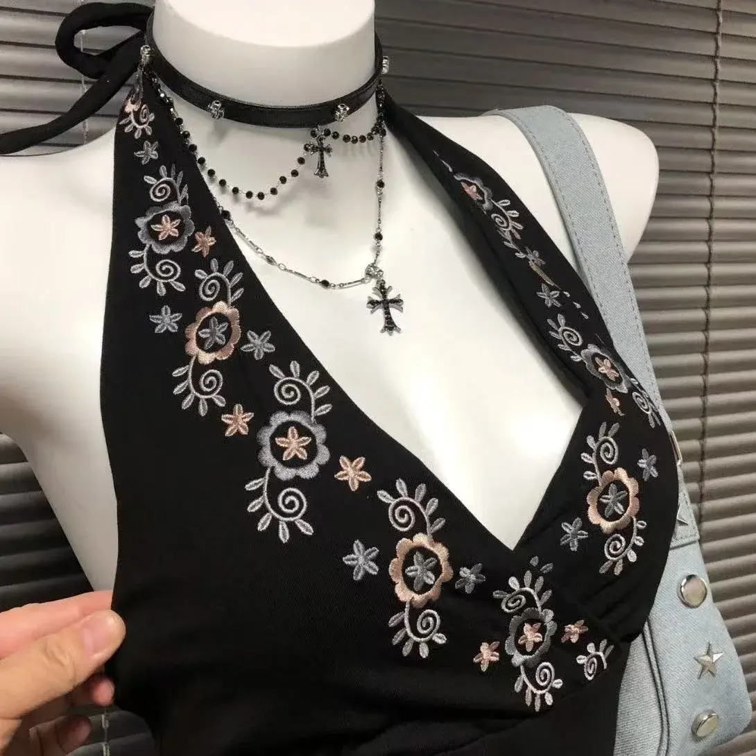 Black V-Neck Embroidered Backless Crop Top Punk Style Sleeveless Women's T-Shirt Retro Sexy Girl Aby Summer New Arrival