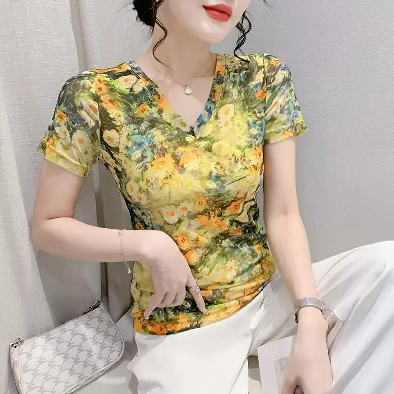 Fashionable Summer 2023 European Style Mesh Printed Positional Flower Short Sleeves V-Neck Slimming Stylish Top For Women