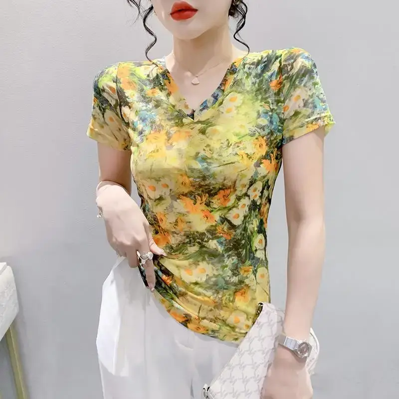 Fashionable Summer 2023 European Style Mesh Printed Positional Flower Short Sleeves V-Neck Slimming Stylish Top For Women