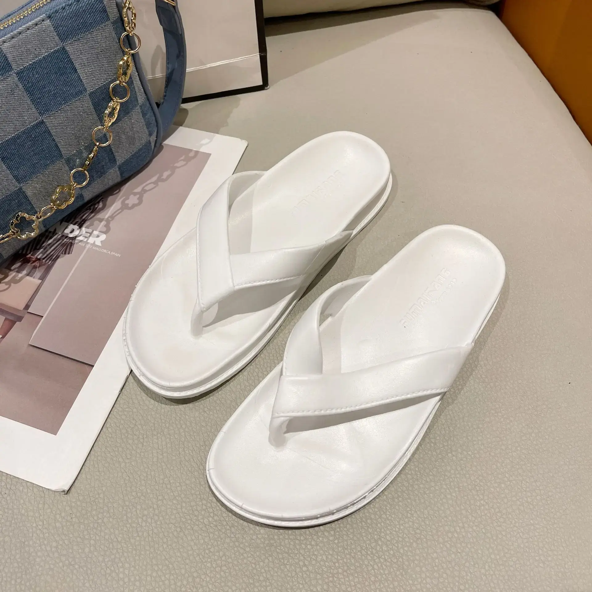 Fashionable Versatile Soft Bottom Non-Slip Flip Flops For Women Summer Outerwear Trendy Beach Sandals Couple Slippers For Men