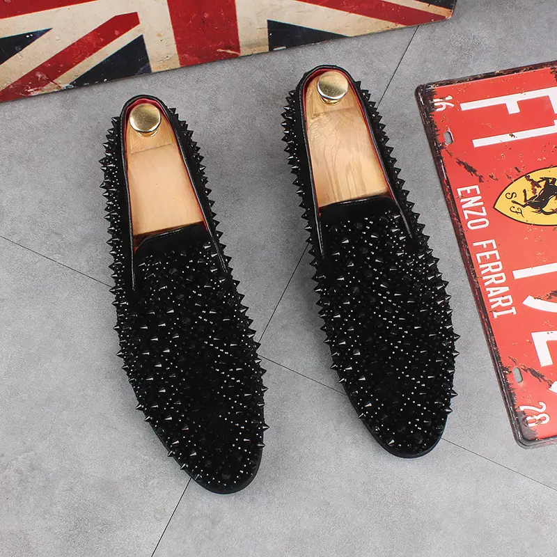 italian brand designer shoes for men luxury fashion slip-on rivets shoe cow suede leather studded loafers spikes footwear zapato