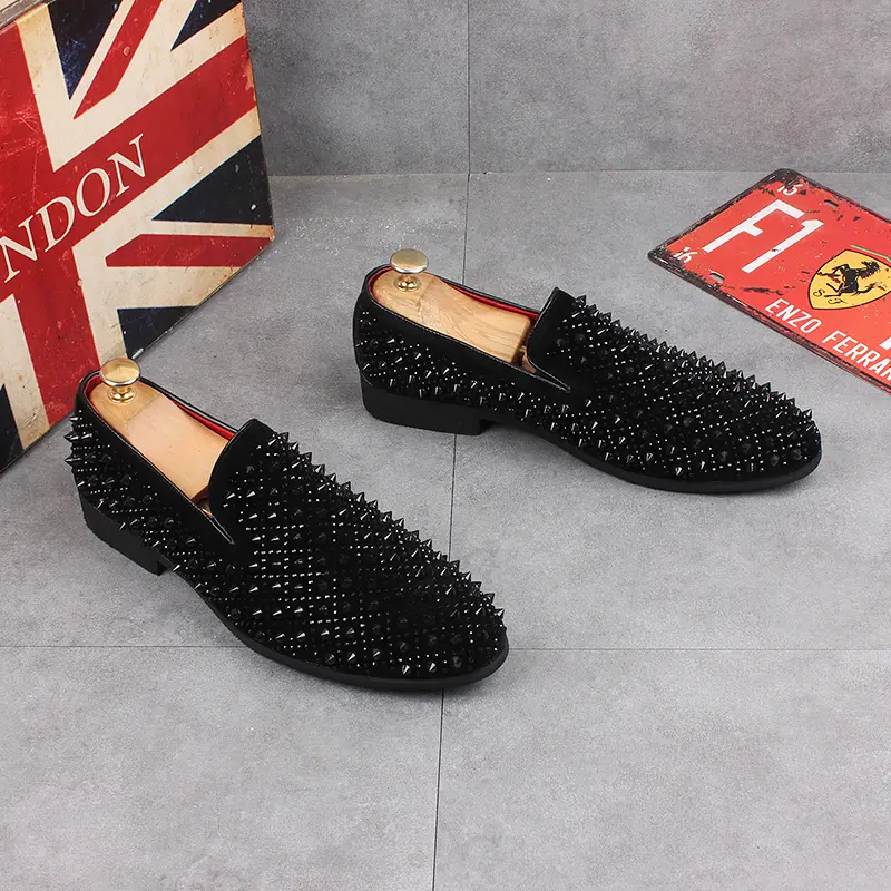 italian brand designer shoes for men luxury fashion slip-on rivets shoe cow suede leather studded loafers spikes footwear zapato