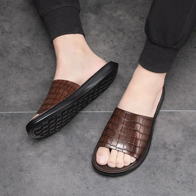 New Adult Sandal Summer Man Slippers Fashion Designer Shoes Men Outdoor Work Casual Leather Shoes Travel Beach Comfortable Soft