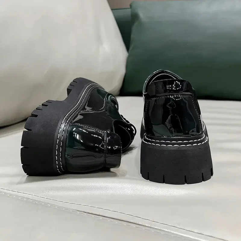 2025 Newest Designer Round Toe Casual Men Shoes Vintage British Formal Dress Leather Shoes Lace-up Loafers Luxury Korean Wedding