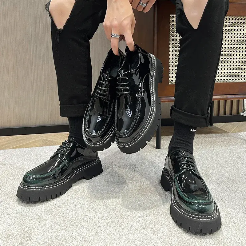 2025 Newest Designer Round Toe Casual Men Shoes Vintage British Formal Dress Leather Shoes Lace-up Loafers Luxury Korean Wedding