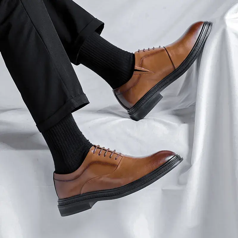 Spring Autumn Business Men Vintage Leather Shoes Formal Dress Loafers British Pointed Toe Oxfords Designer Shoes Wedge Wedding