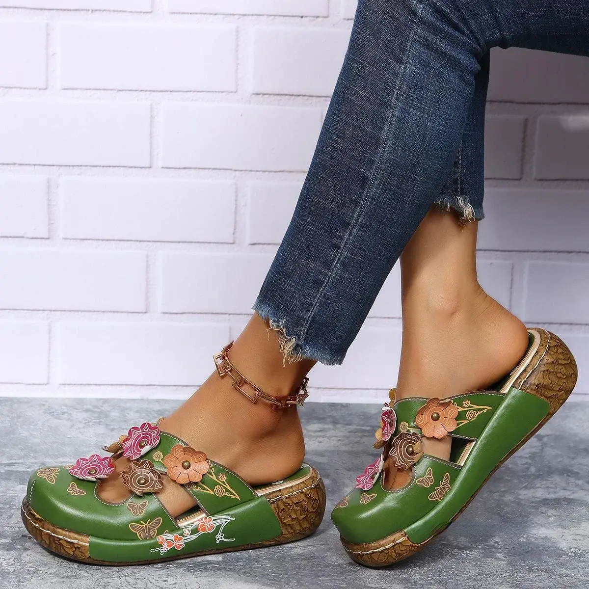 Summer Retro Plum Blossom Baotou Slippers Women's New Fashion Totem Thick Sole Anti Slip Sandals Outdoor Beach Flat Casual Shoes