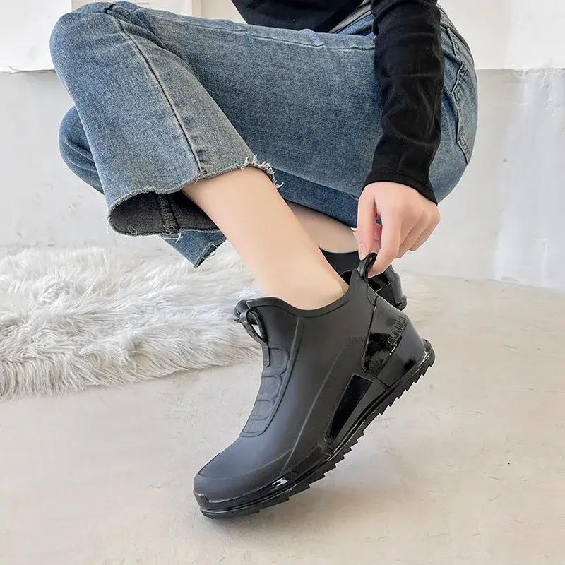 Woman Rain Shoes Waterproof Rubber Boots Ladies Casual Slip-on Flats Rainboots Female Insulated Garden Galoshes Botas De Chuva