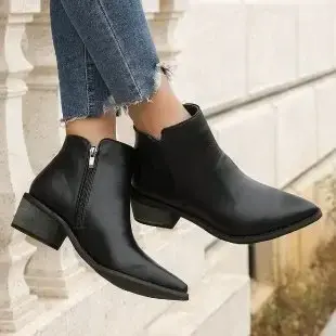 New Retro Women Boots Genuine Leather Ankle Modern Pointed Toe Leather Shoes Western Boots Chelsea Boots 2025