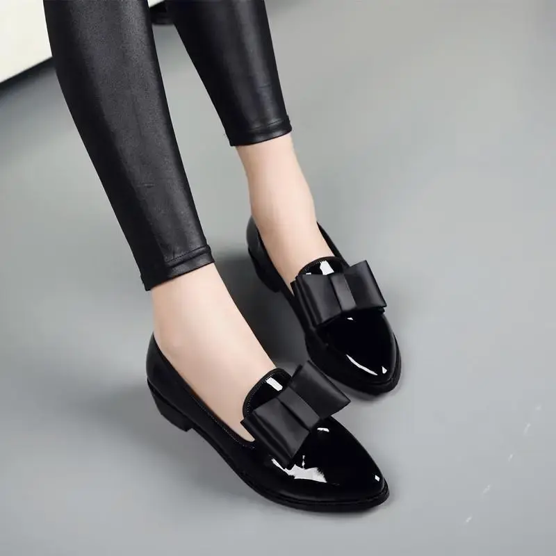 Women's Loafers Bow Decor Pointed Toe Flat Shoes for Women Patent Leather Shallow Mouth Commuter Daily Casual Shoes 2024