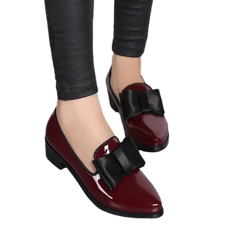 Women's Loafers Bow Decor Pointed Toe Flat Shoes for Women Patent Leather Shallow Mouth Commuter Daily Casual Shoes 2024