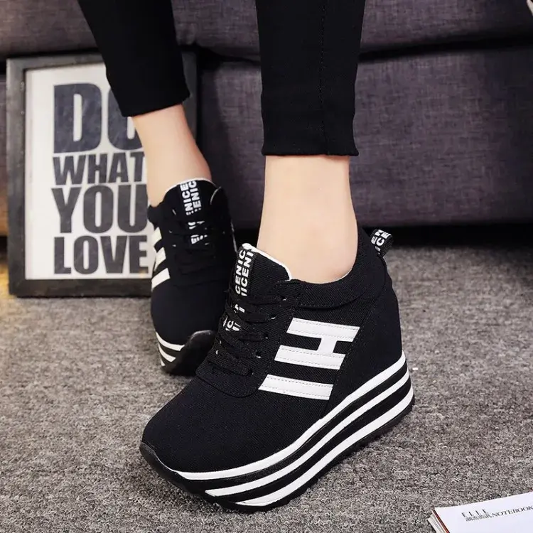 The New Fashion Platform Shoes for Women 2023 Comfortable Non-slip Women Boots Casual Flats Designer Shoes Chunky Sneakers