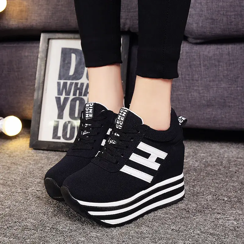 The New Fashion Platform Shoes for Women 2023 Comfortable Non-slip Women Boots Casual Flats Designer Shoes Chunky Sneakers