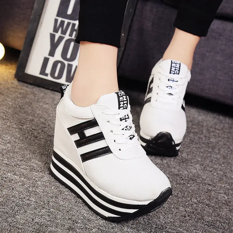 The New Fashion Platform Shoes for Women 2023 Comfortable Non-slip Women Boots Casual Flats Designer Shoes Chunky Sneakers