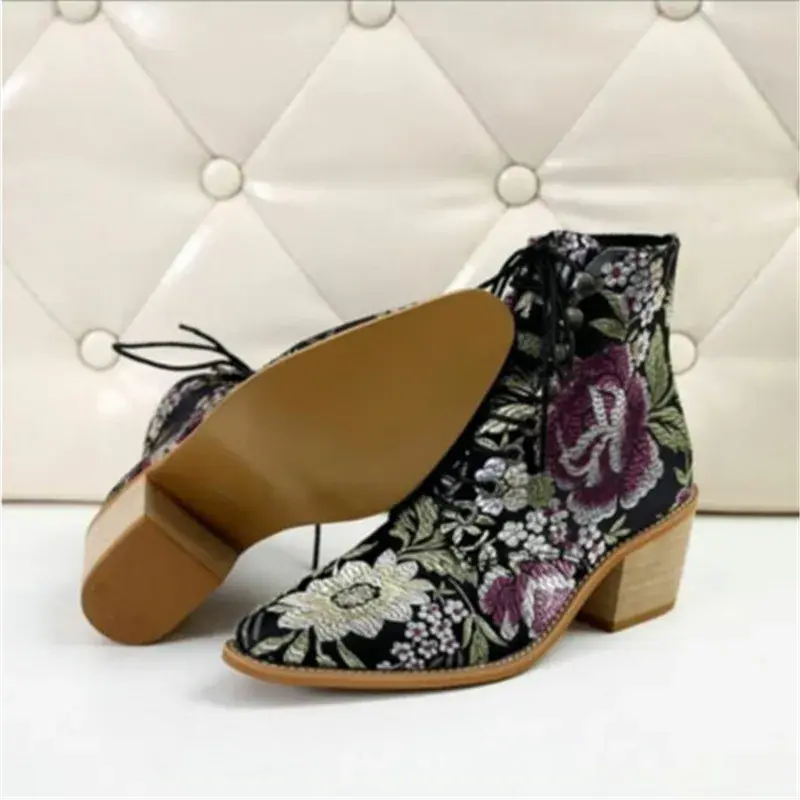Pointed-toe Embroidery Ethnic Boots Women Low-heel Pumps Platform Red Boots Modern Designer Boots Plus Size Banquet Women Shoes
