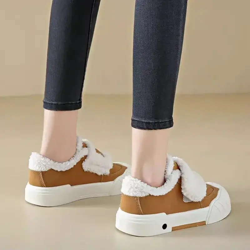 Women's Plush Board Shoes 2024 Winter Korean Edition Warm Student Cotton Shoes Lightweight Comfortable Sports Casual Shoes