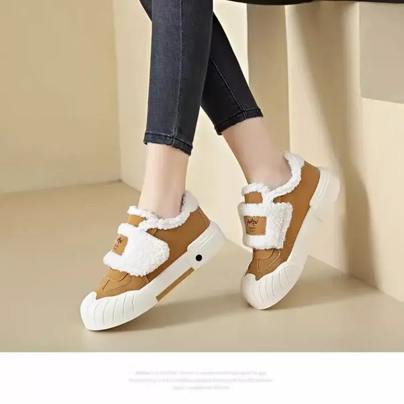 Women's Plush Board Shoes 2024 Winter Korean Edition Warm Student Cotton Shoes Lightweight Comfortable Sports Casual Shoes
