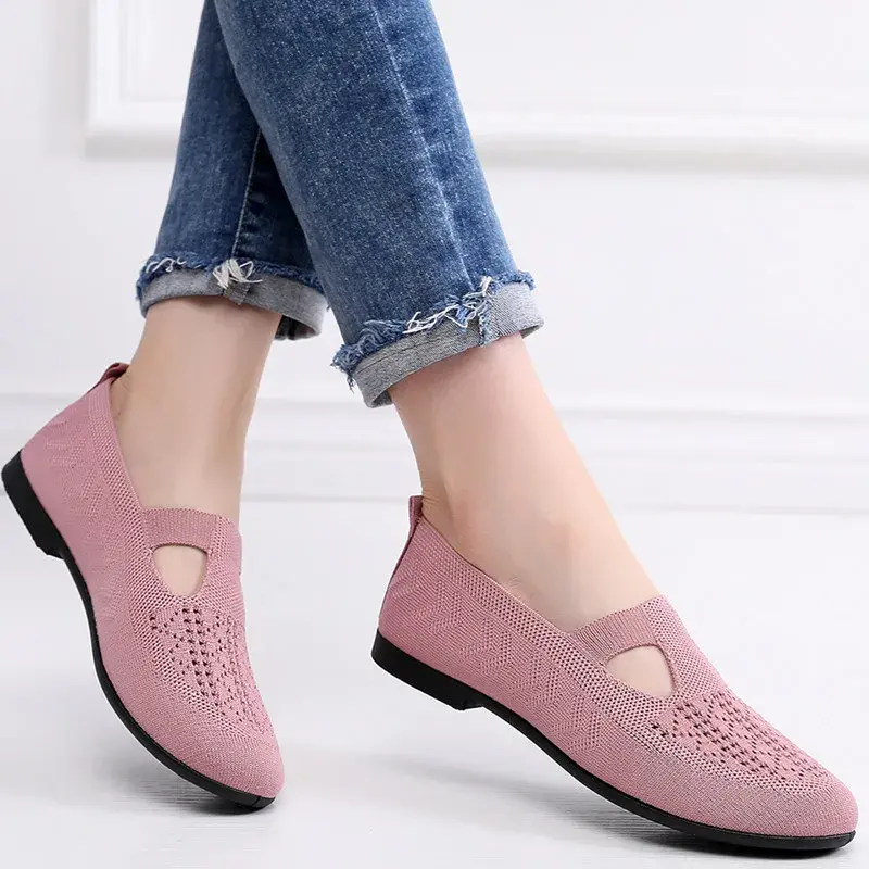 Fashionable and Breathable Summer Mesh Lightweight Mother Shoes Slip on Flat Casual Non Slip Sports Vulcanized Shoes for Women