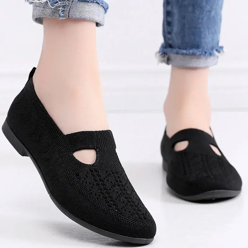 Fashionable and Breathable Summer Mesh Lightweight Mother Shoes Slip on Flat Casual Non Slip Sports Vulcanized Shoes for Women