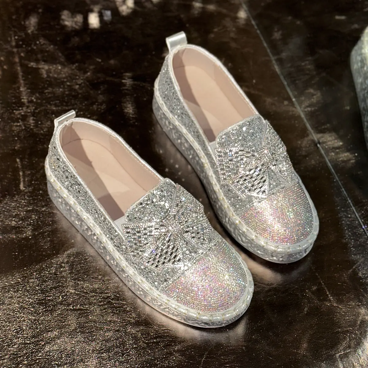Rivets Design Women Flats Shoes PU Leather Loafers Punk Woman Flat Heel Shoes Round Toe Shoes for Women Plus Size 44