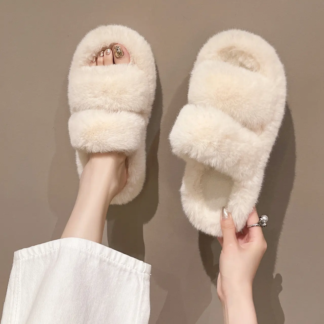 Winter Fluffy Slippers Women 2024 New House Home Fur Slippers for Women Flat Platform Cozy Fuzzy Indoor Shoes Korean Slides