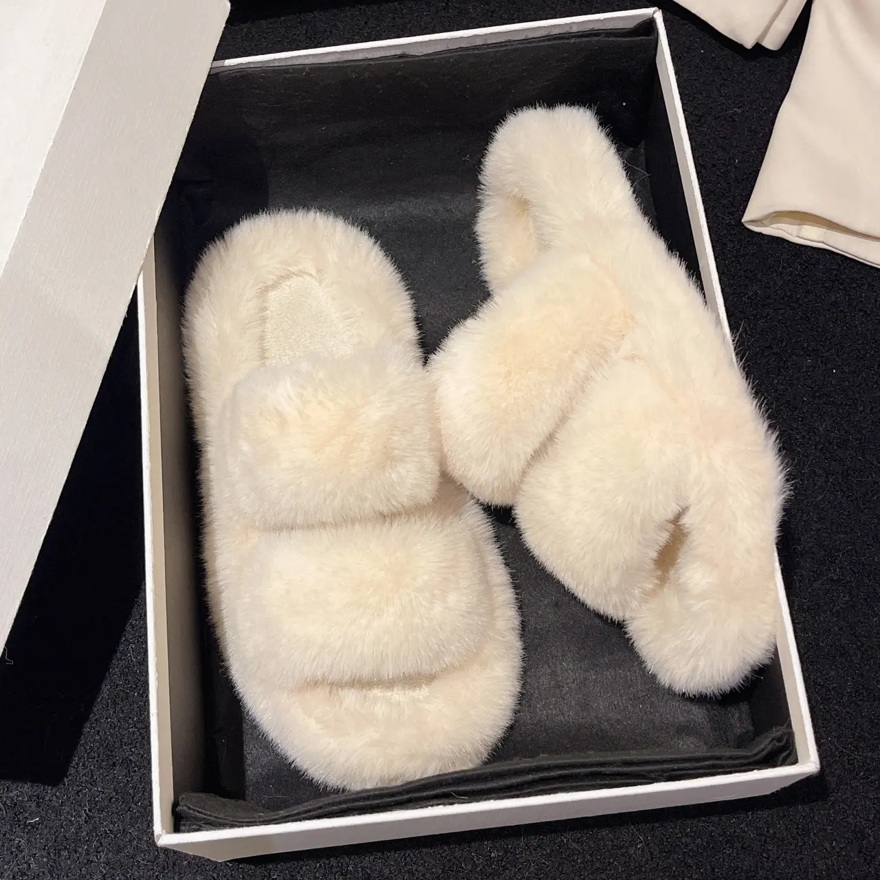 Winter Fluffy Slippers Women 2024 New House Home Fur Slippers for Women Flat Platform Cozy Fuzzy Indoor Shoes Korean Slides