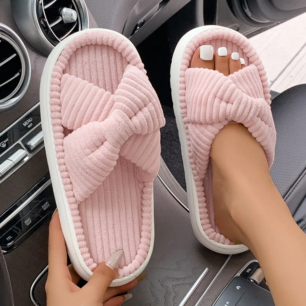 2024 Women's Autumn/Winter New Cotton Non Slip Home Slippers Warm Toe Cross Flat Bottom Slippers