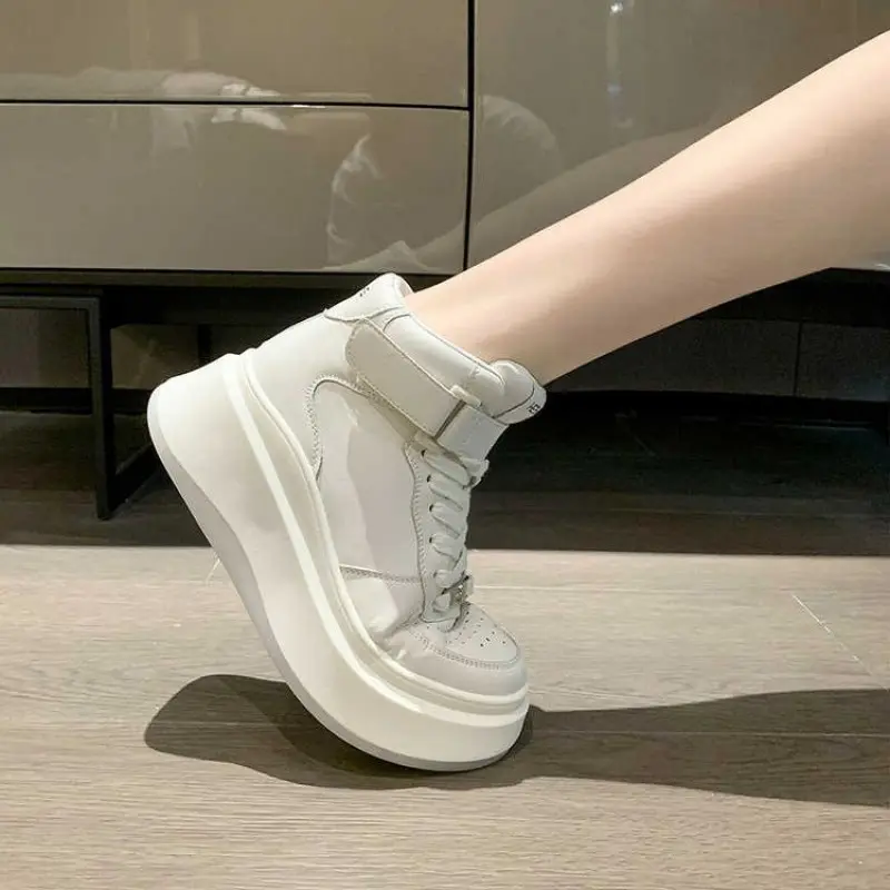 Lightweight Sports Running Shoes for Women 2024 Spring New Mesh Campus Style Forrest Gump Daddy All-match Casual Trendy Shoes