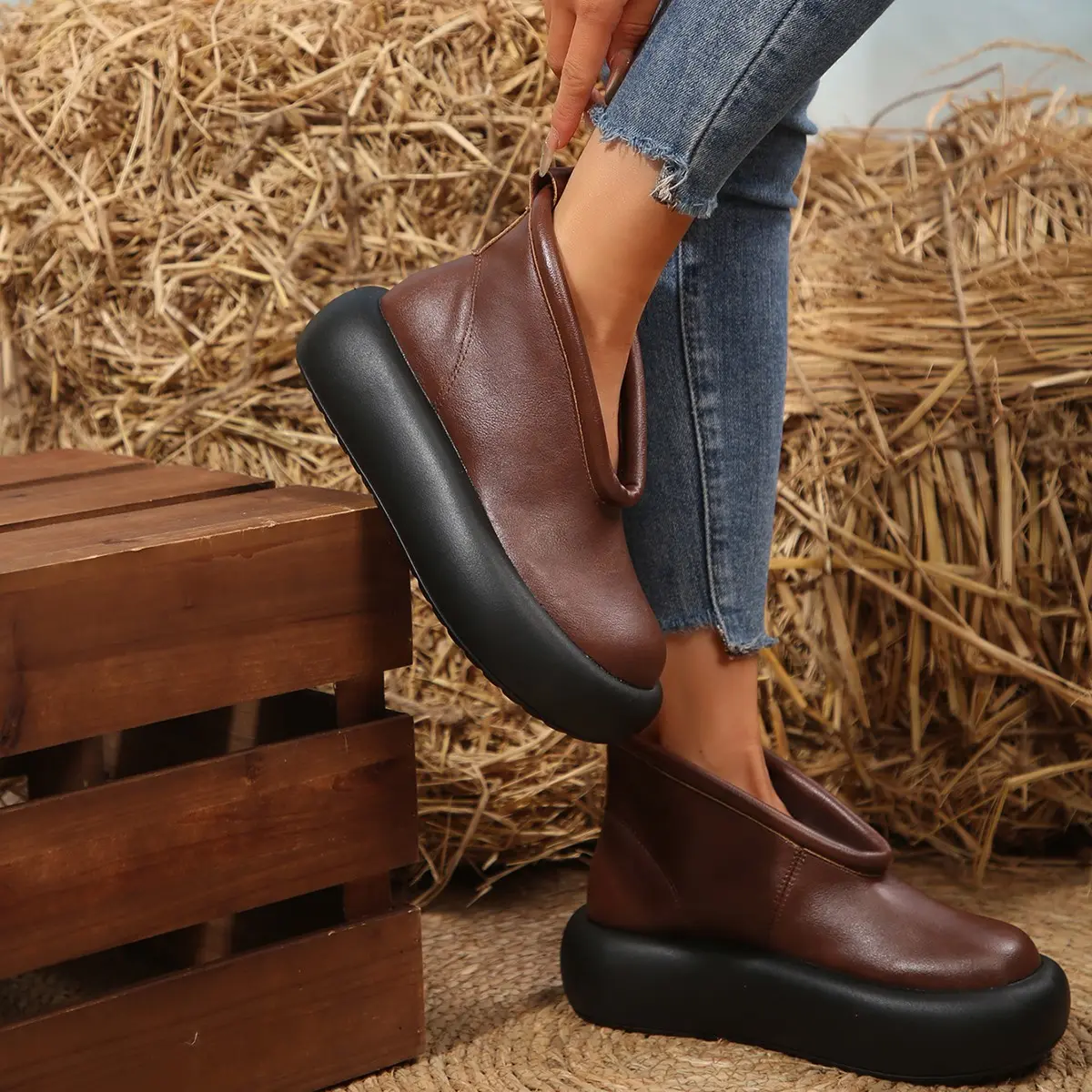 2024 Retro Fashionable Flat Ankle Boots Women's Slip-on Comfort Thick Sole Shoes Luxury Short Fashion Boots