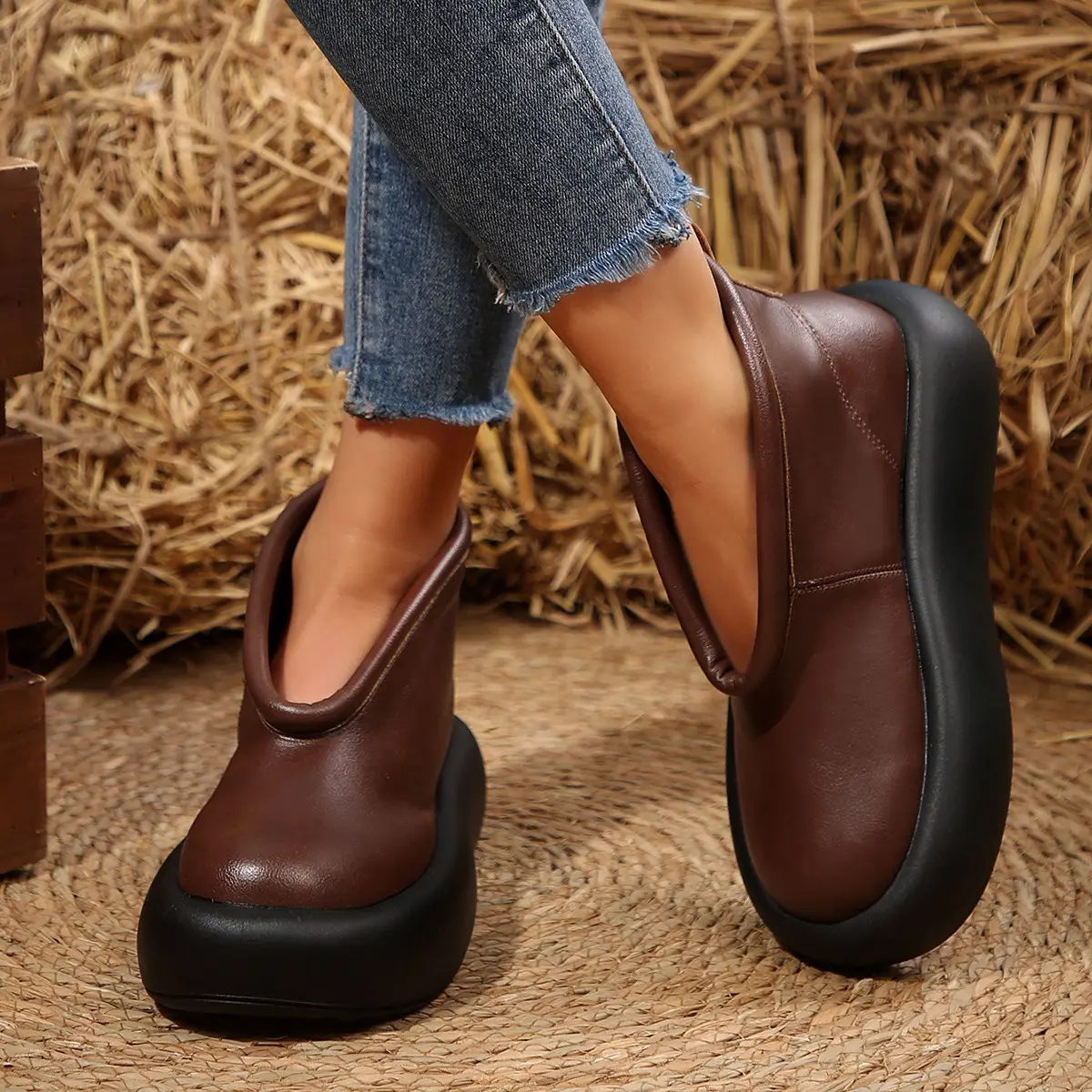 2024 Retro Fashionable Flat Ankle Boots Women's Slip-on Comfort Thick Sole Shoes Luxury Short Fashion Boots