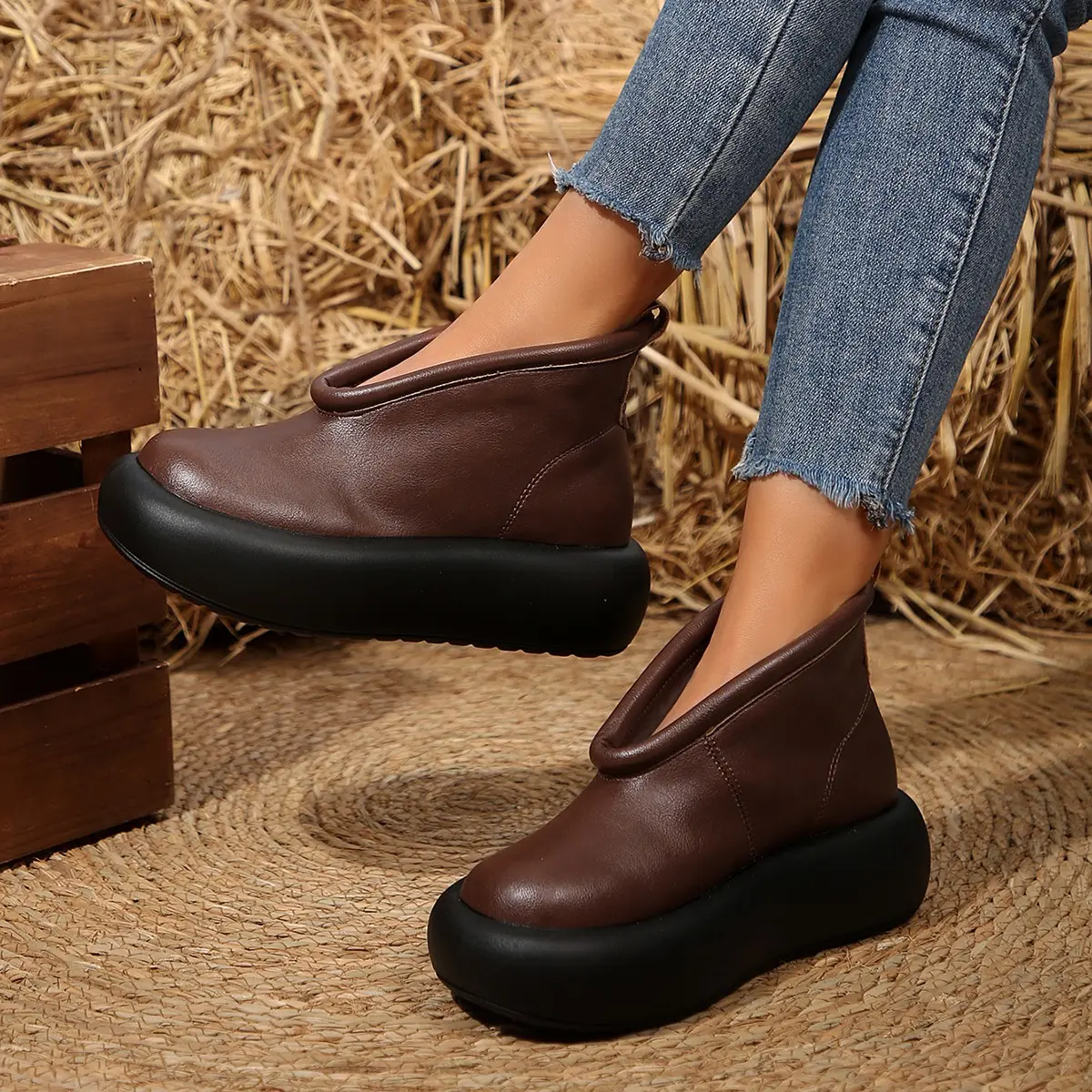 2024 Retro Fashionable Flat Ankle Boots Women's Slip-on Comfort Thick Sole Shoes Luxury Short Fashion Boots