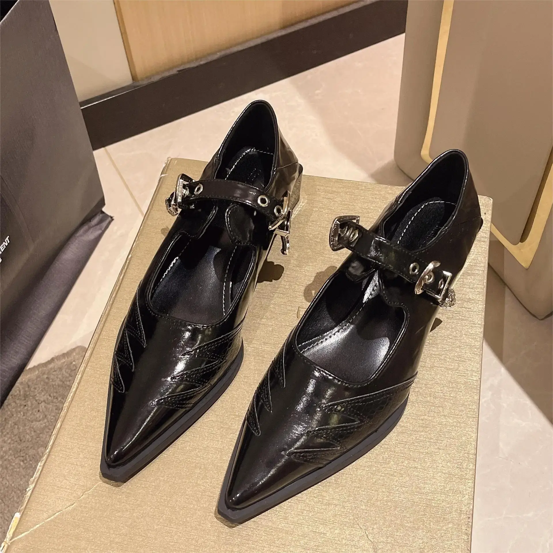2024 Spring Retro Women's High-Heeled Shoes Fashion Mid Heel Pointed Toe Party Shoes Women Chunky Mary Jane Shoes Zapatillas
