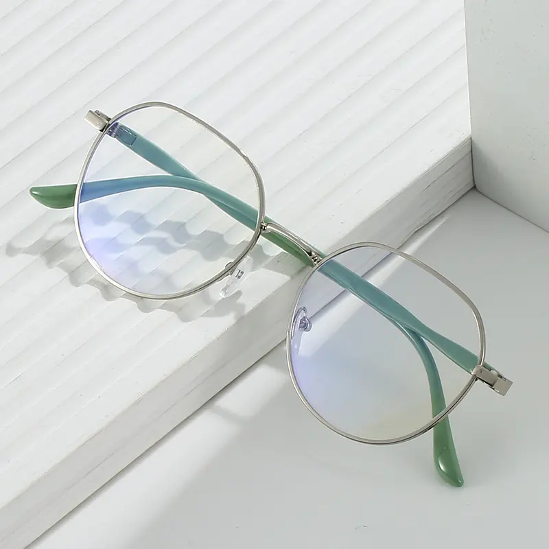 Photochromic Blue Light Blocking Glasses Women UV400 Anti Glare Retro Round Metal Glasses Frame Vintage Anti blue light Computer