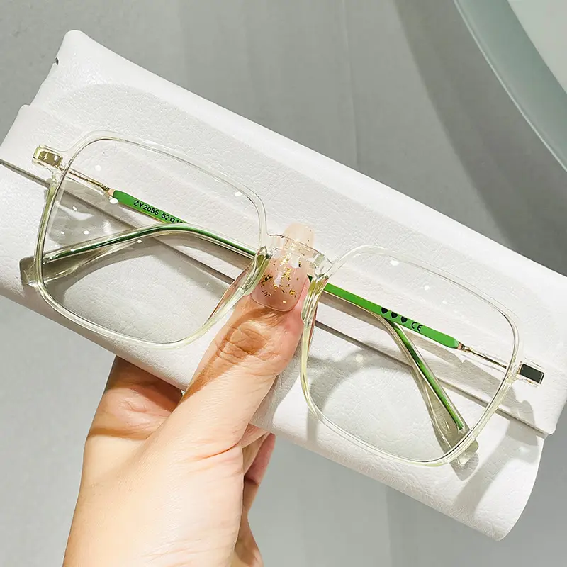 Vintage Gradient Fashion Sun Glasses Women Men Retro Square Large Frame Eyeglasses Female Outdoor Travel UV400 Sunglasses